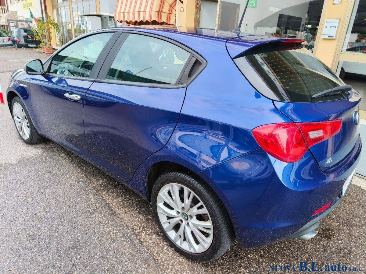 Alfa Romeo Giulietta 1.6 JTDm Super 120cv (6)