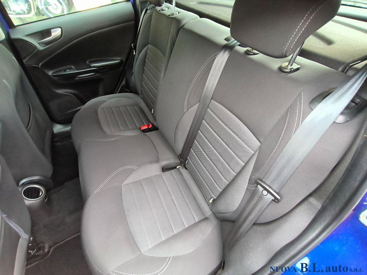 Alfa Romeo Giulietta 1.6 JTDm Super 120cv (9)