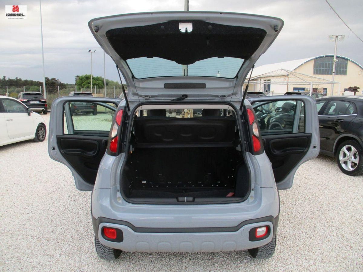 Fiat Panda 1.0 FireFly S&S Hybrid City Cross (14)
