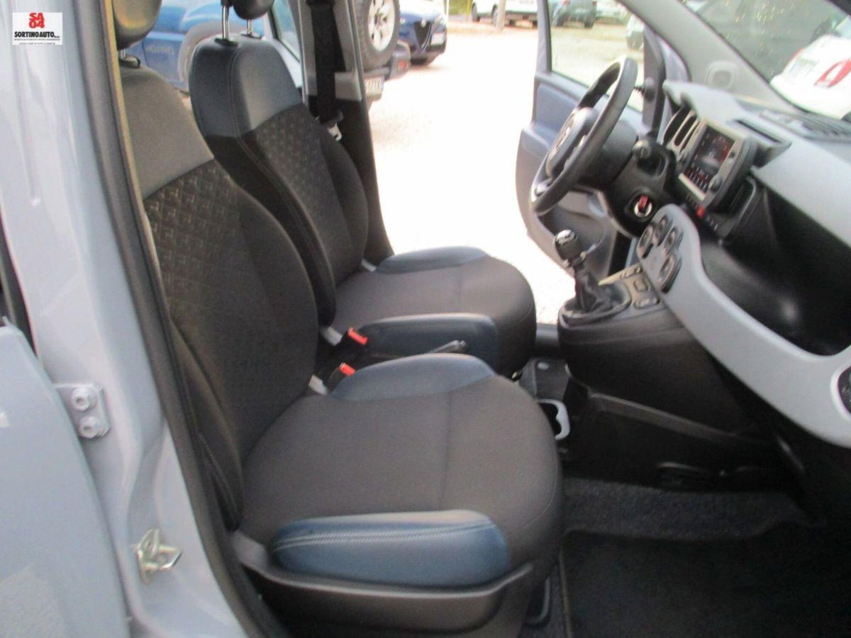 Fiat Panda 1.0 FireFly S&S Hybrid City Cross (16)