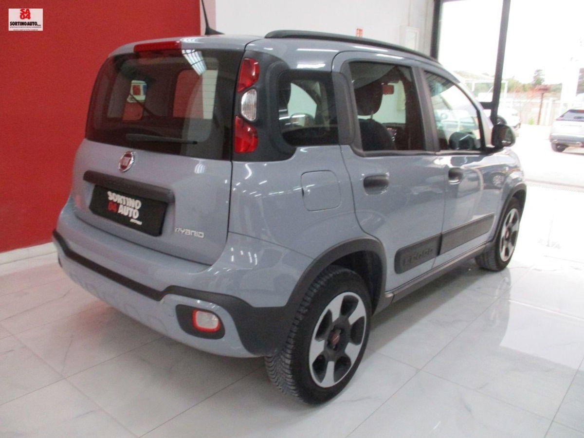 Fiat Panda 1.0 FireFly S&S Hybrid City Cross (2)
