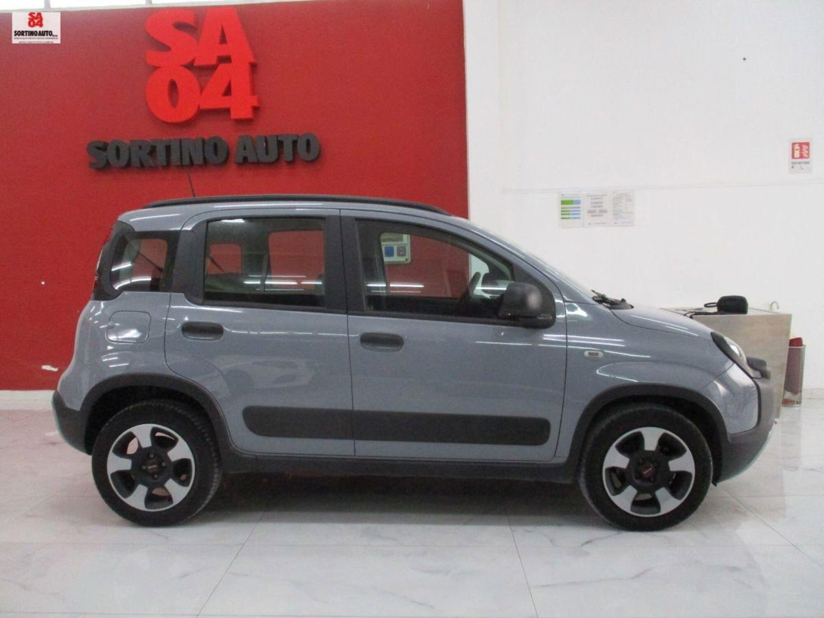 Fiat Panda 1.0 FireFly S&S Hybrid City Cross (4)