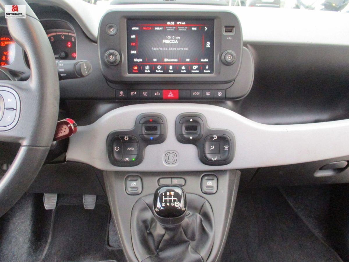 Fiat Panda 1.0 FireFly S&S Hybrid City Cross (9)