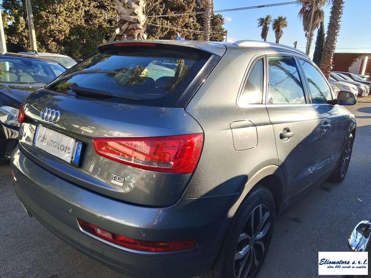 Audi Q3 2.0 TDI 150 CV Business (6)