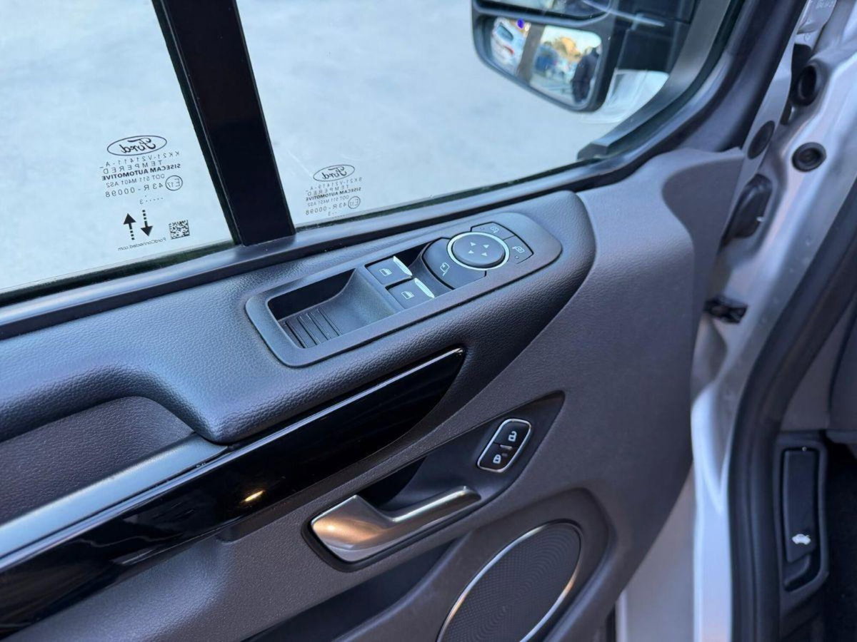 Ford Tourneo Custom tourneo custom V710 320 2.0 ecoblue 170cv Titanium X L2H1 AWD A8 (17)