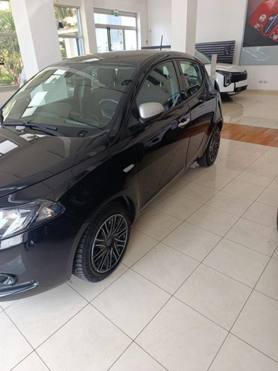 Lancia Ypsilon 1.0 FireFly 5 porte S&S Hybrid Ecochic Gold (2)