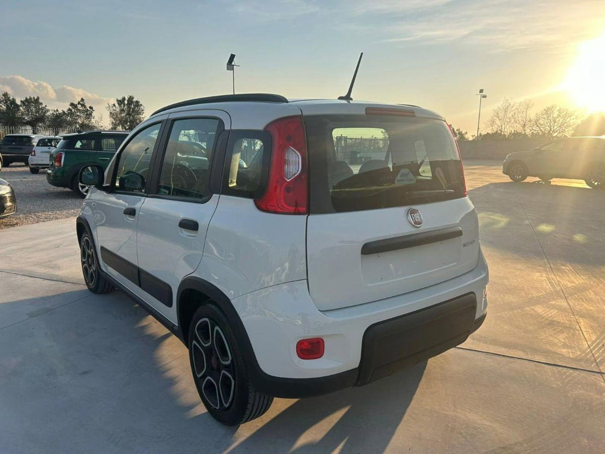Fiat Panda 1.0 FireFly S&S Hybrid City Cross (4)