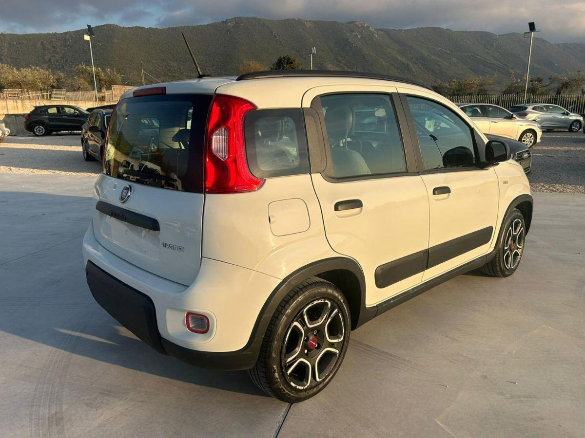 Fiat Panda 1.0 FireFly S&S Hybrid City Cross (5)