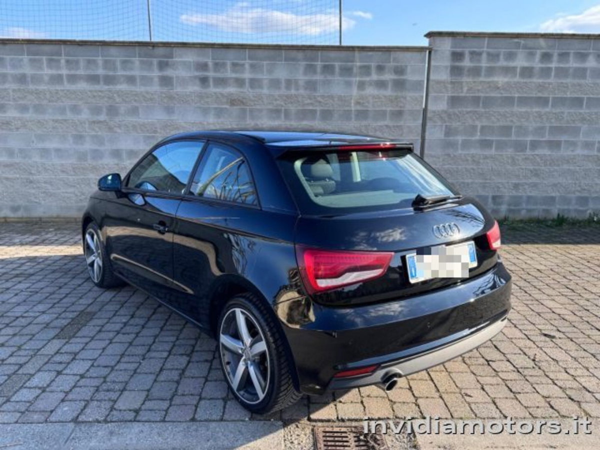 Audi A1 1.6 TDI 116 CV Sport (5)