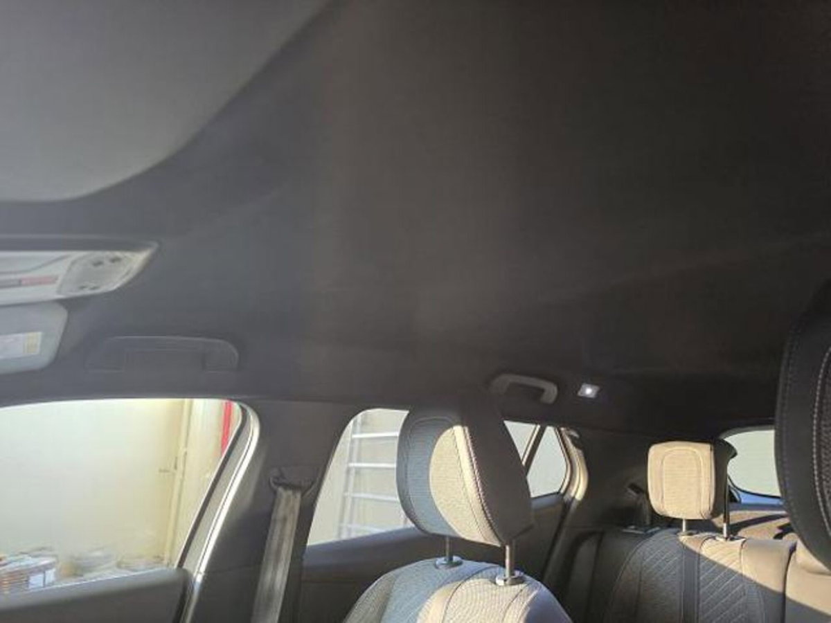 Peugeot 2008 PureTech 100 S&S Allure (11)