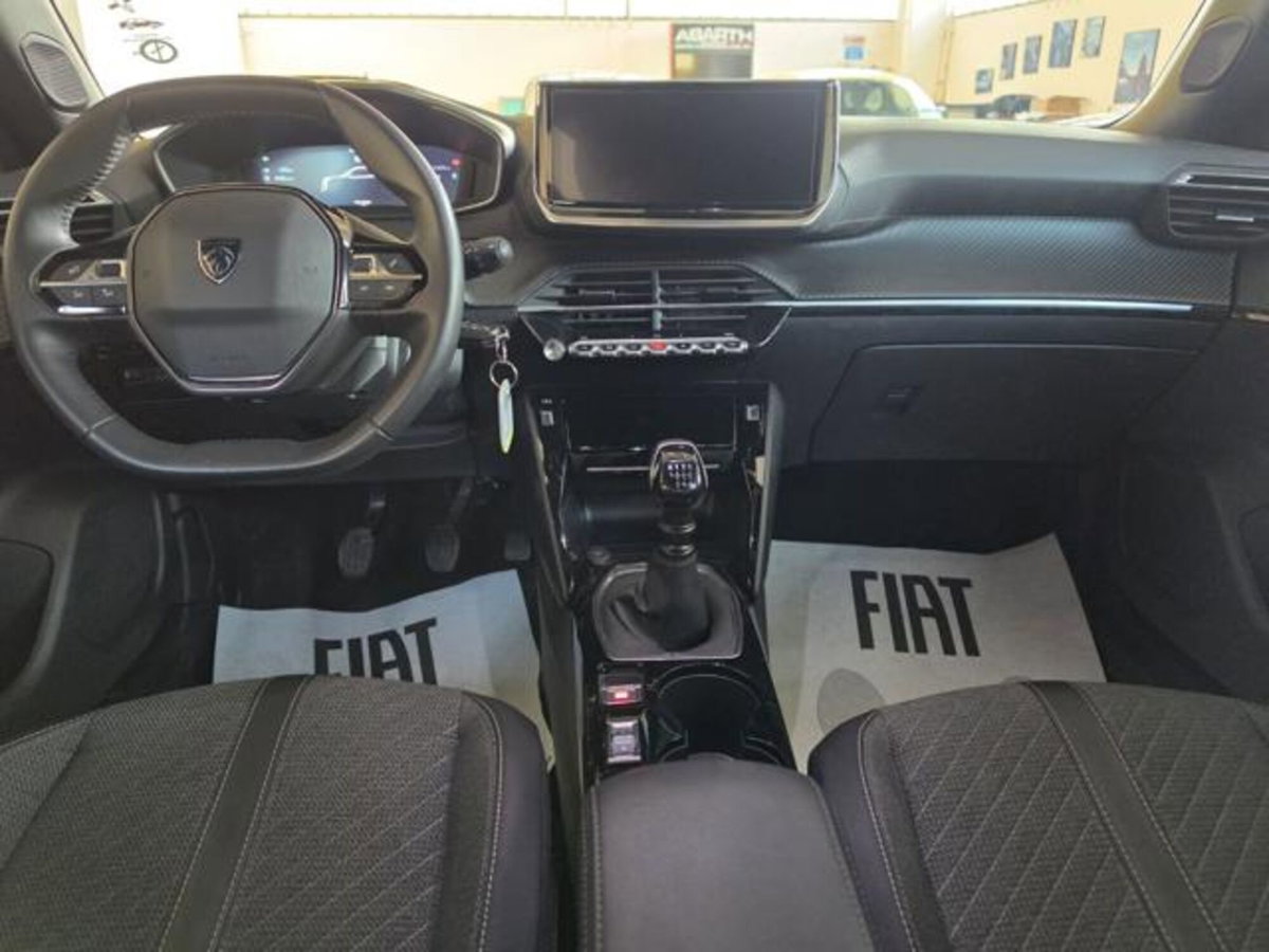 Peugeot 2008 PureTech 100 S&S Allure (7)