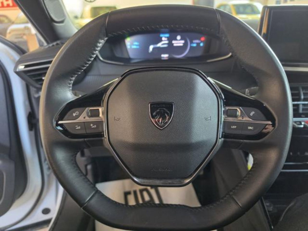 Peugeot 2008 PureTech 100 S&S Allure (8)