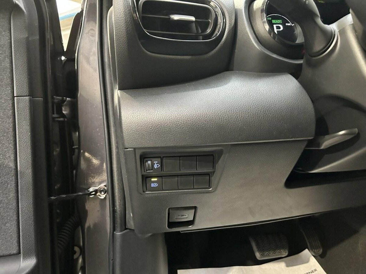 Toyota Yaris 1.5 Hybrid 5 porte Lounge (11)
