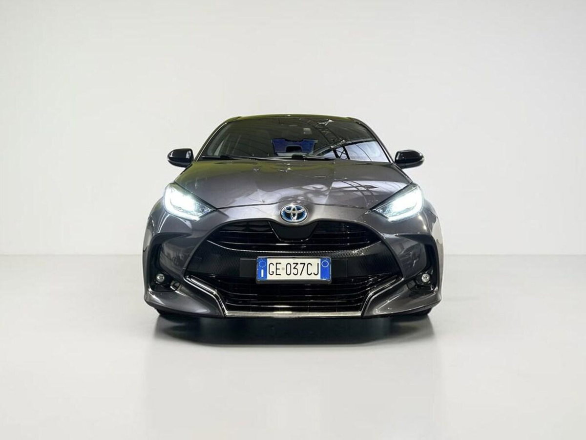 Toyota Yaris 1.5 Hybrid 5 porte Lounge (2)