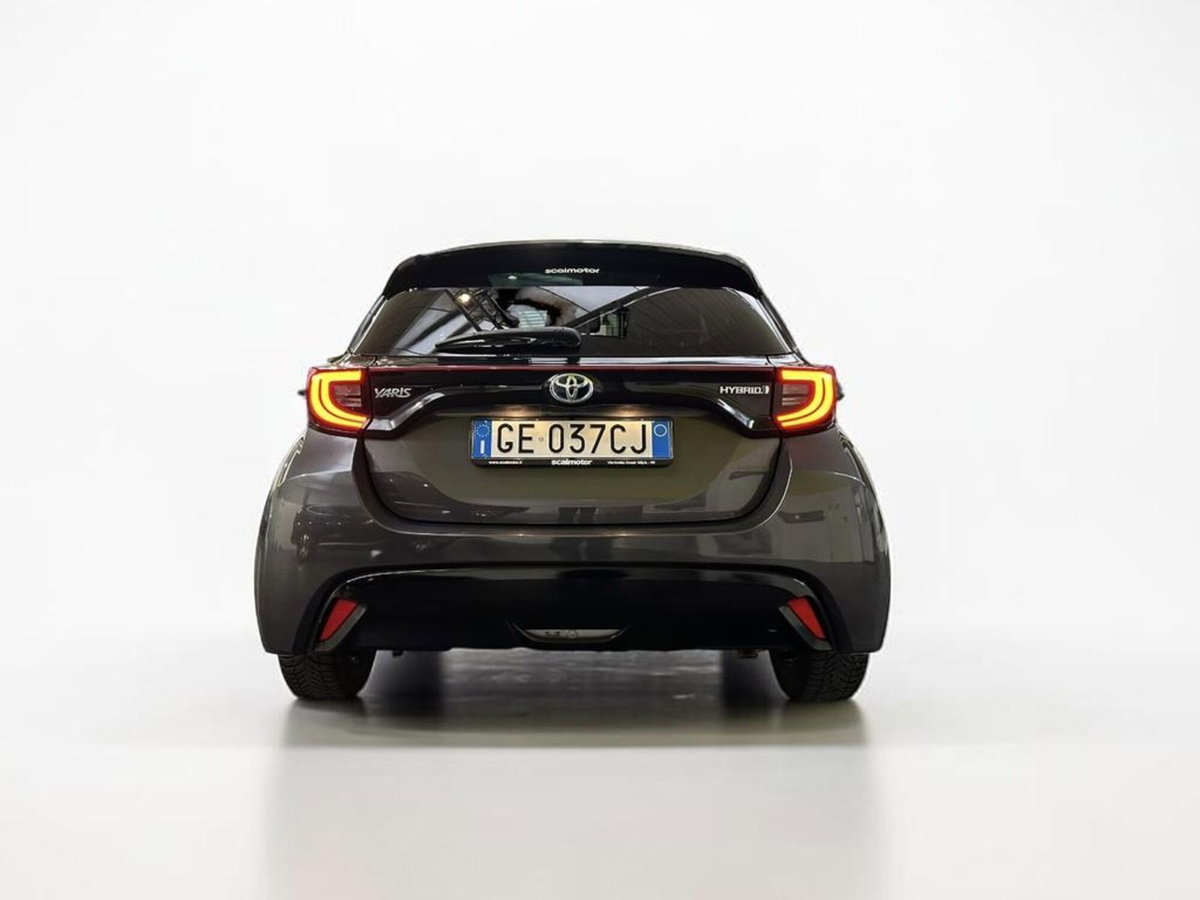 Toyota Yaris 1.5 Hybrid 5 porte Lounge (3)