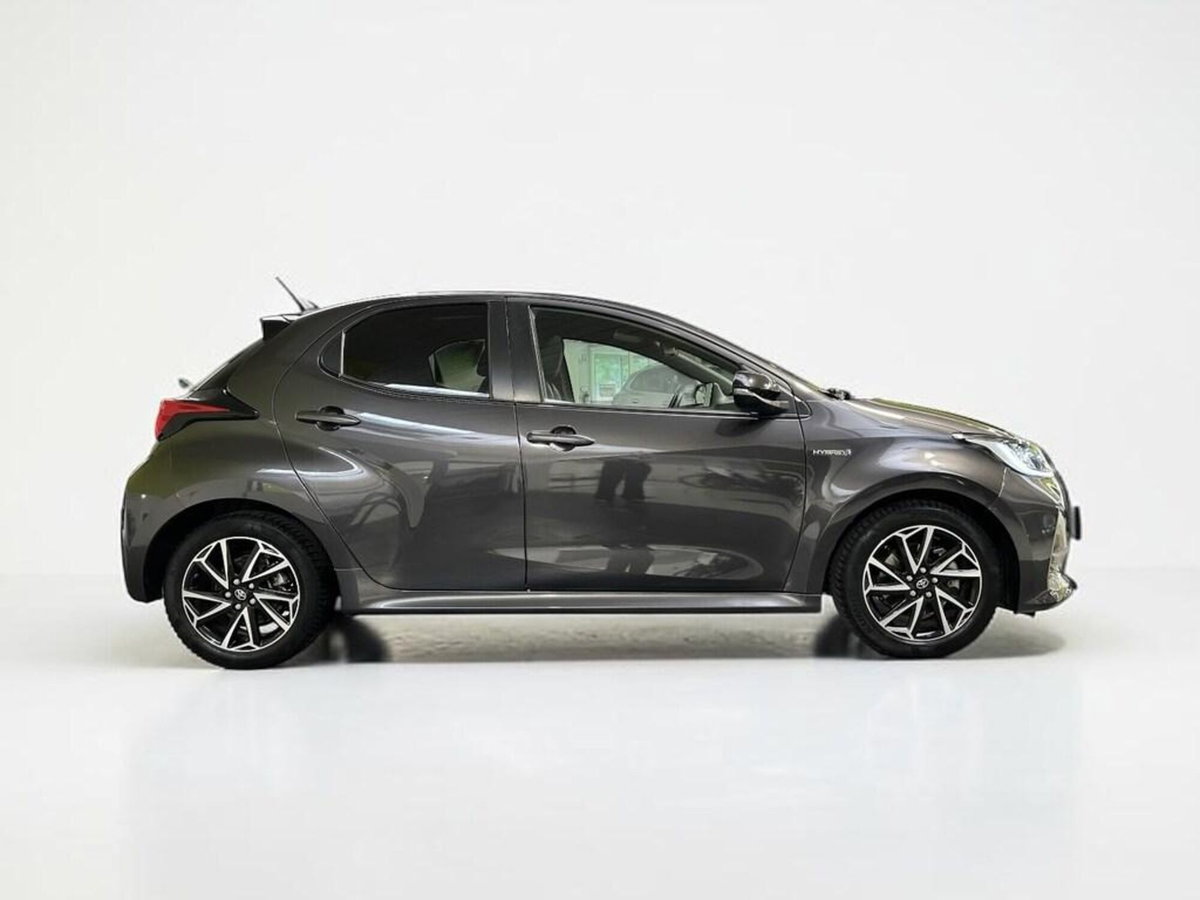 Toyota Yaris 1.5 Hybrid 5 porte Lounge (4)