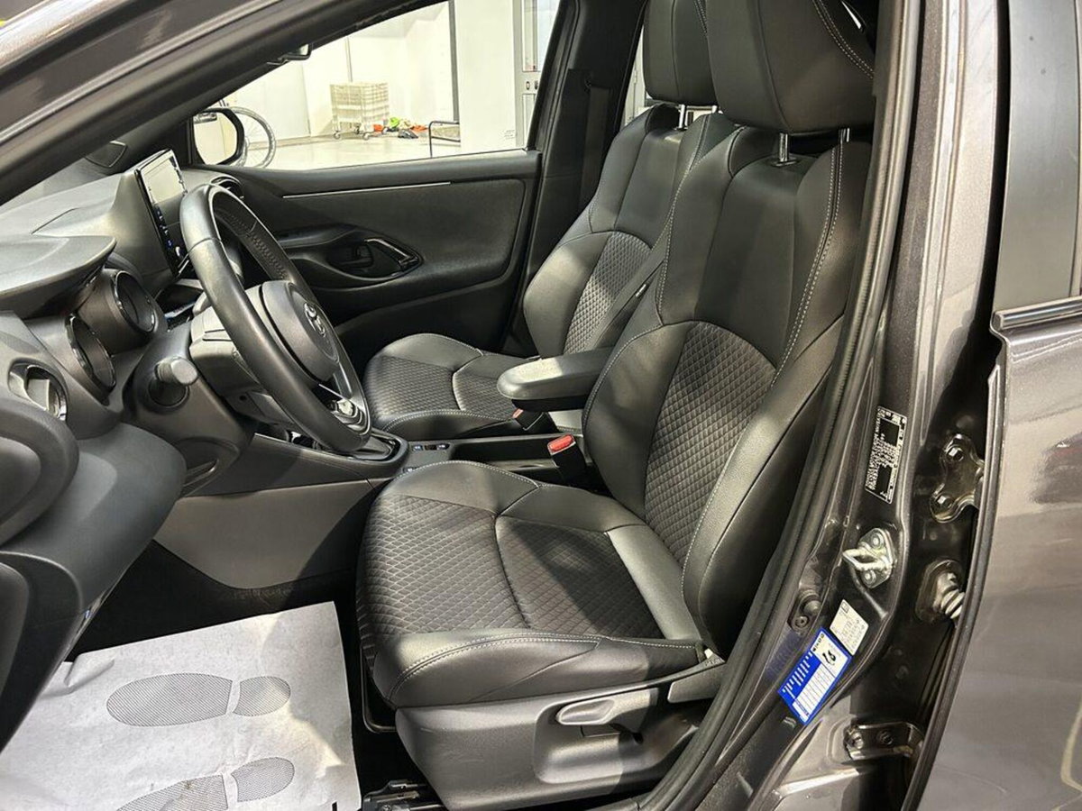 Toyota Yaris 1.5 Hybrid 5 porte Lounge (8)