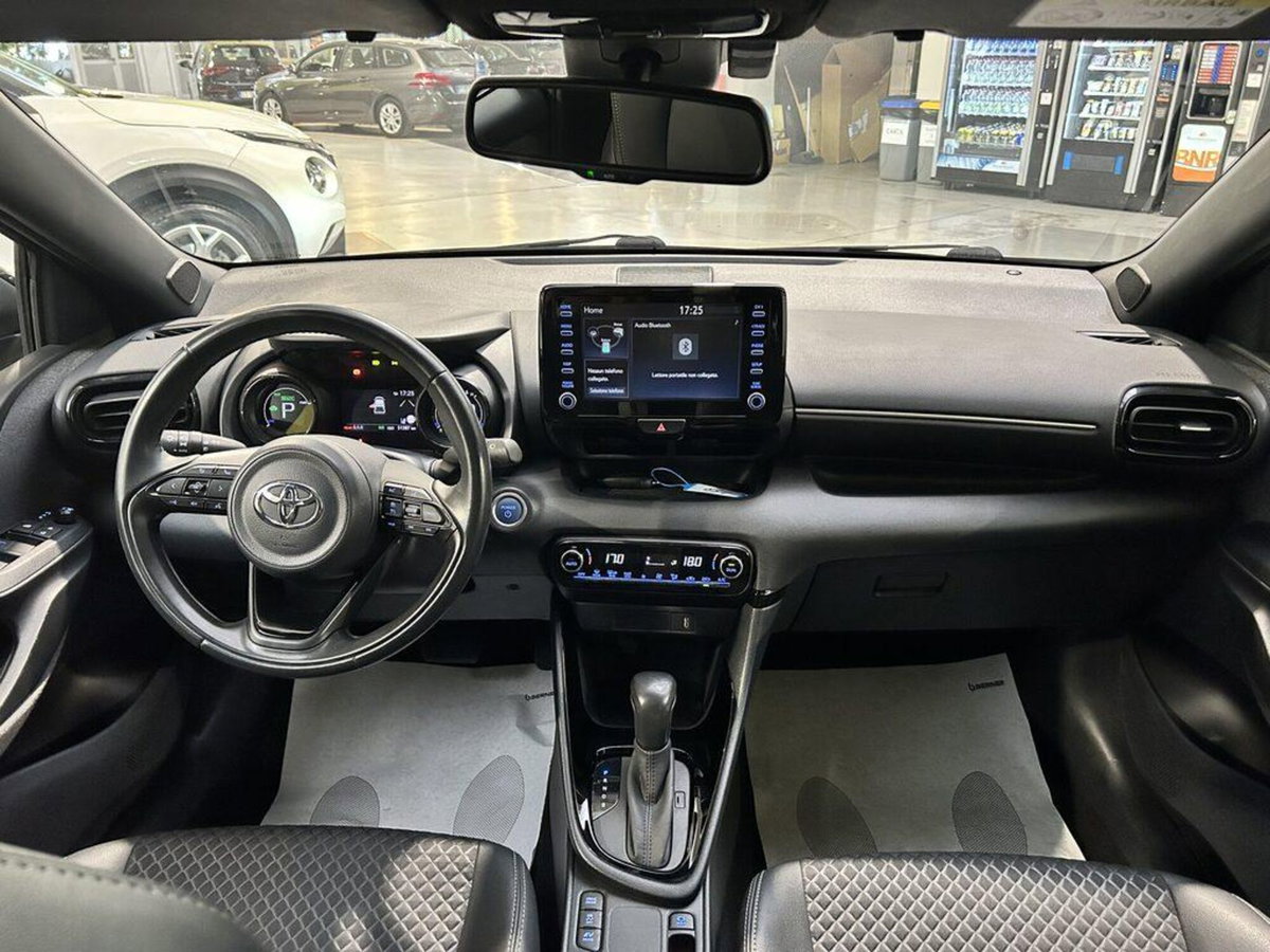Toyota Yaris 1.5 Hybrid 5 porte Lounge (9)