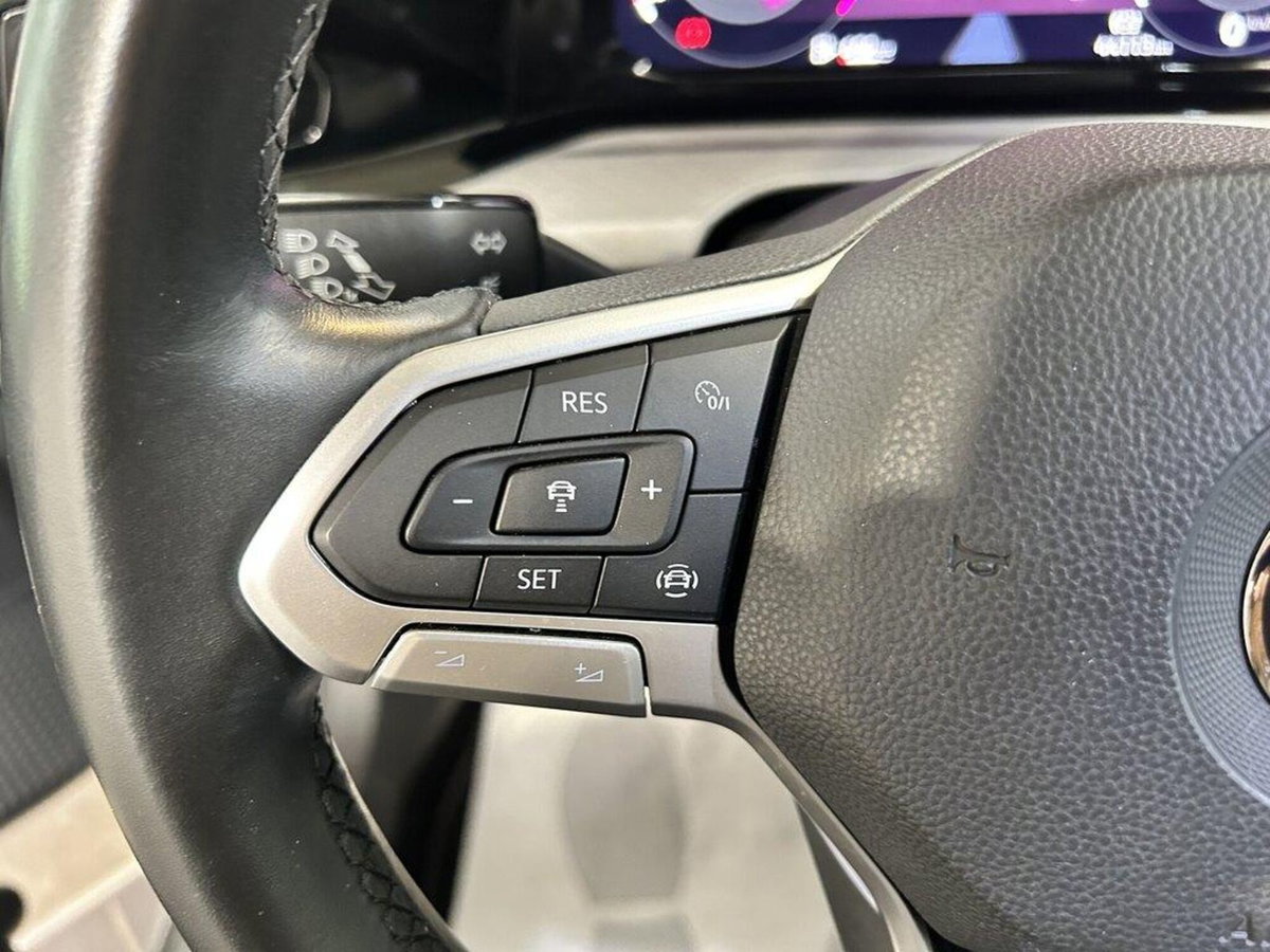 Volkswagen Golf 2.0 TDI SCR Life (13)