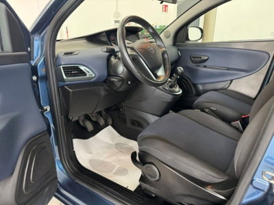 Lancia Ypsilon 1.0 FireFly 5 porte S&S Hybrid Ecochic Gold (9)