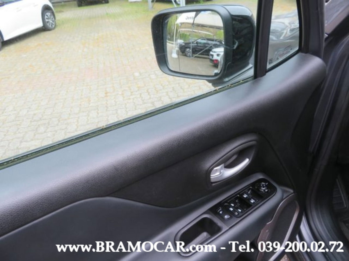 Jeep Renegade 1.3 T4 190CV PHEV 4xe AT6 Limited (11)