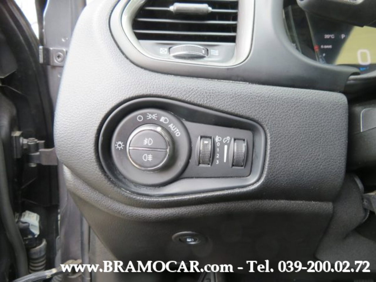 Jeep Renegade 1.3 T4 190CV PHEV 4xe AT6 Limited (14)