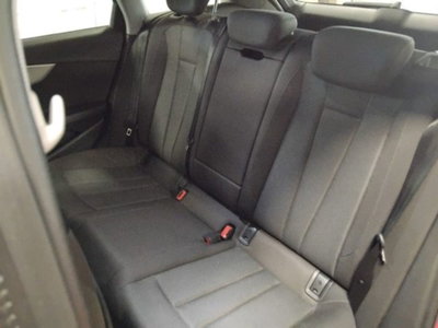 Audi A4 Avant 30 TDI S tronic Business (8)