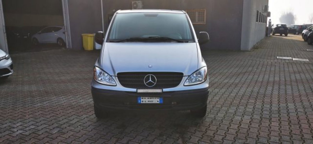 Mercedes-Benz Viano 2.2 CDI 4Matic Ambiente (2)
