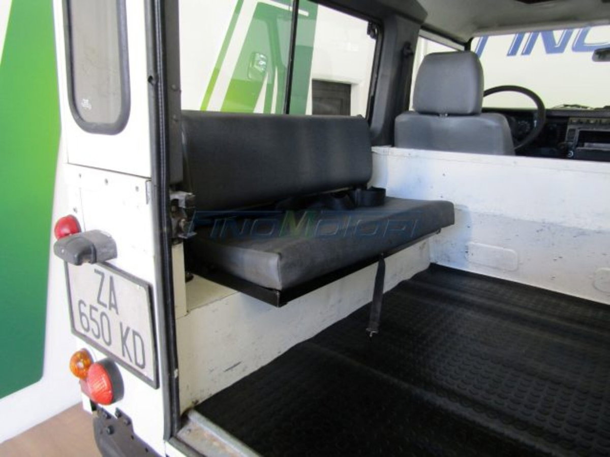 Land Rover Defender 90 2.5 Td5 Soft-Top (10)
