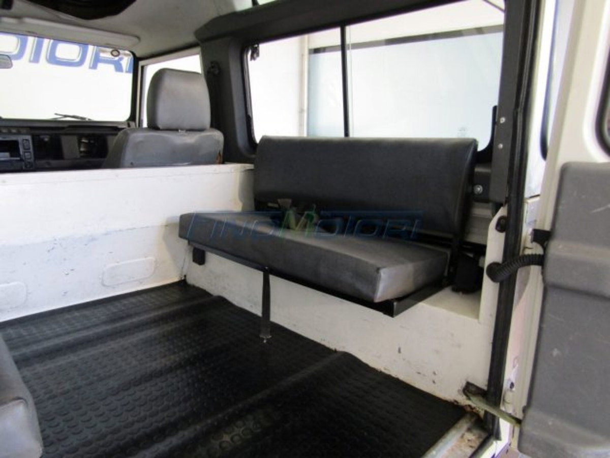 Land Rover Defender 90 2.5 Td5 Soft-Top (11)