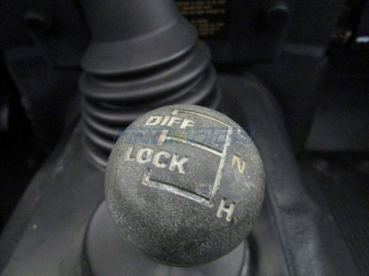 Land Rover Defender 90 2.5 Td5 Soft-Top (20)