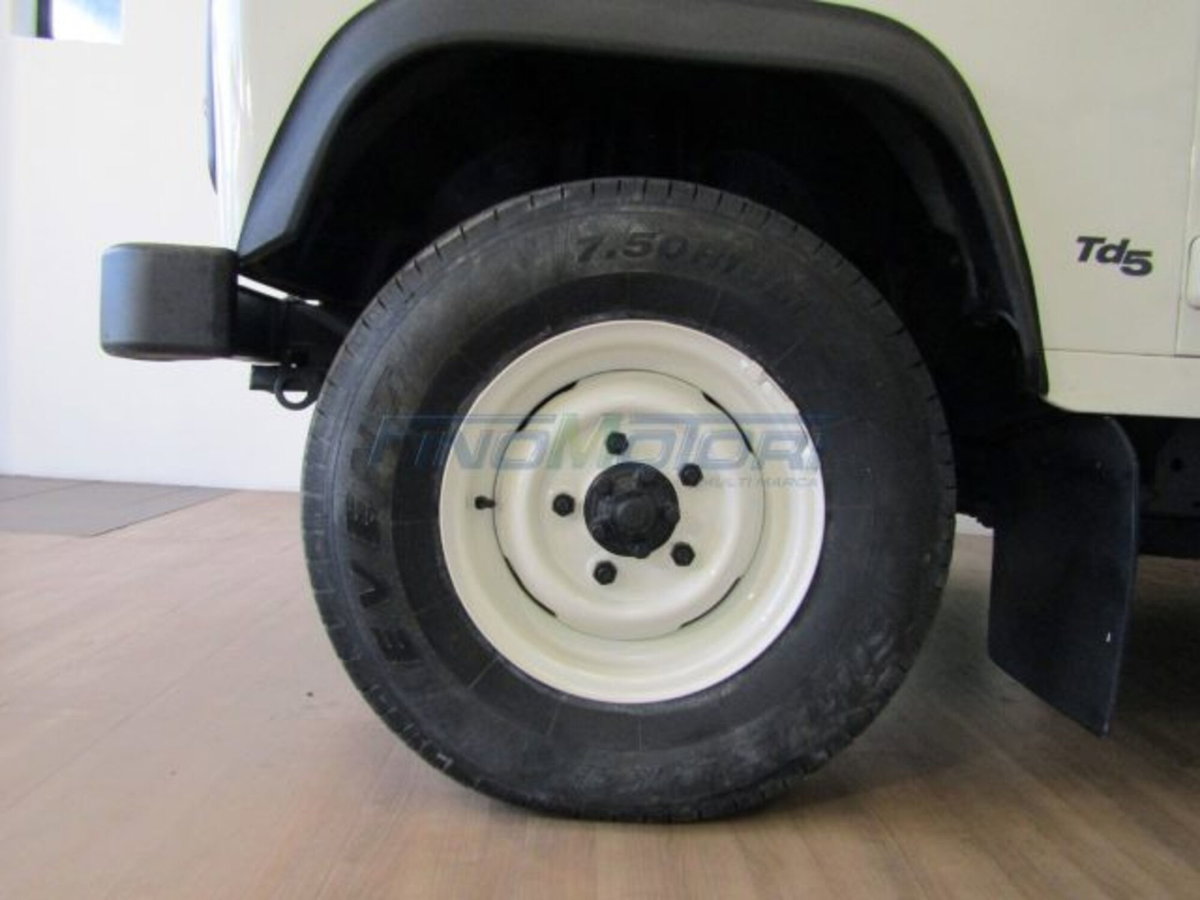 Land Rover Defender 90 2.5 Td5 Soft-Top (4)