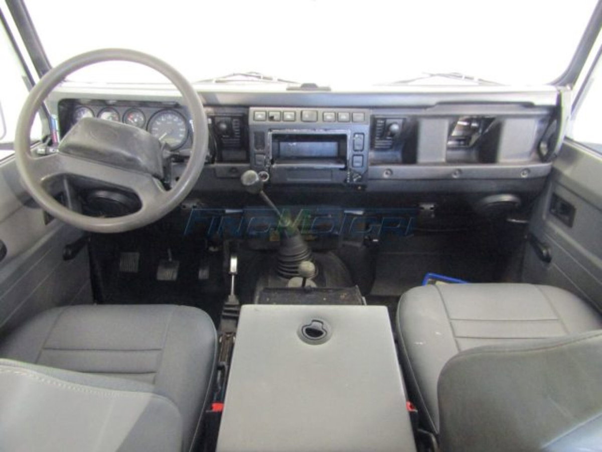 Land Rover Defender 90 2.5 Td5 Soft-Top (6)