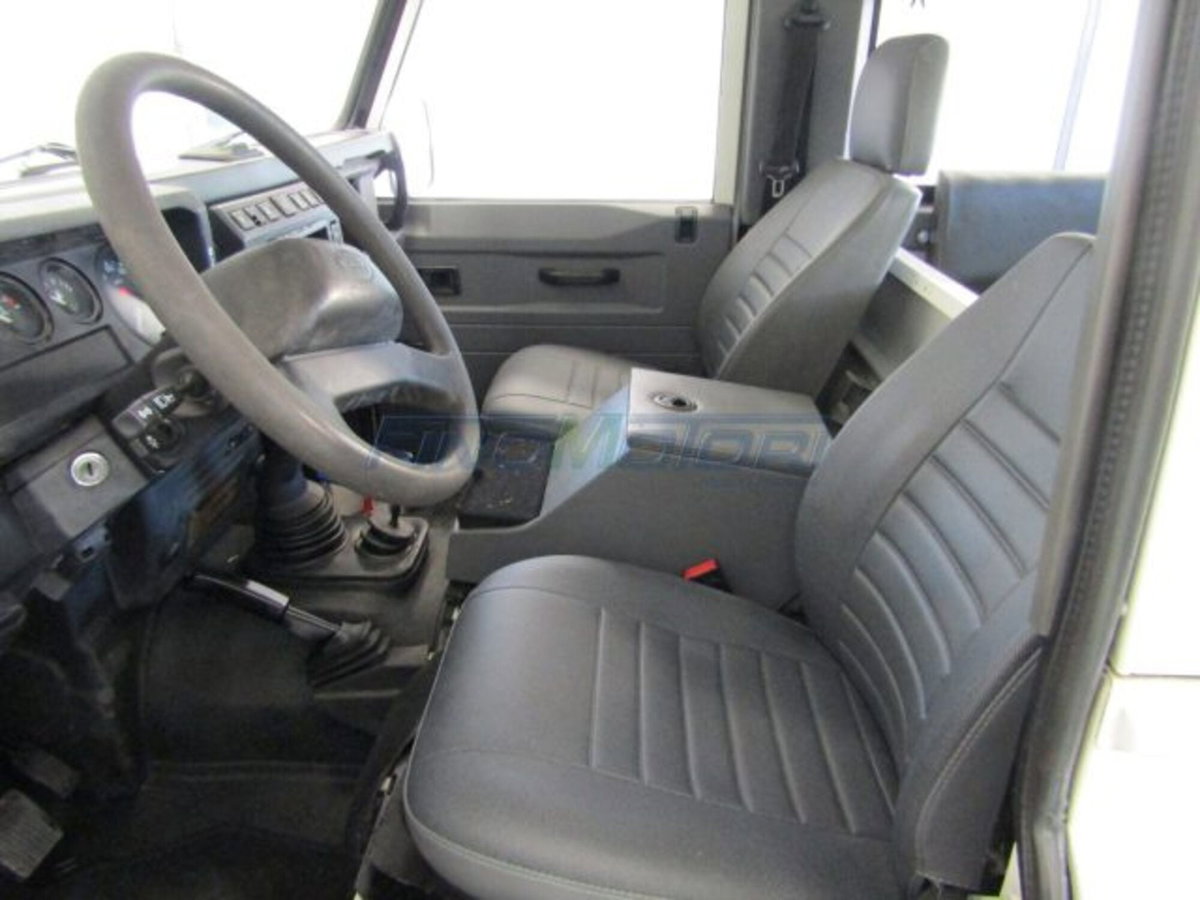 Land Rover Defender 90 2.5 Td5 Soft-Top (7)
