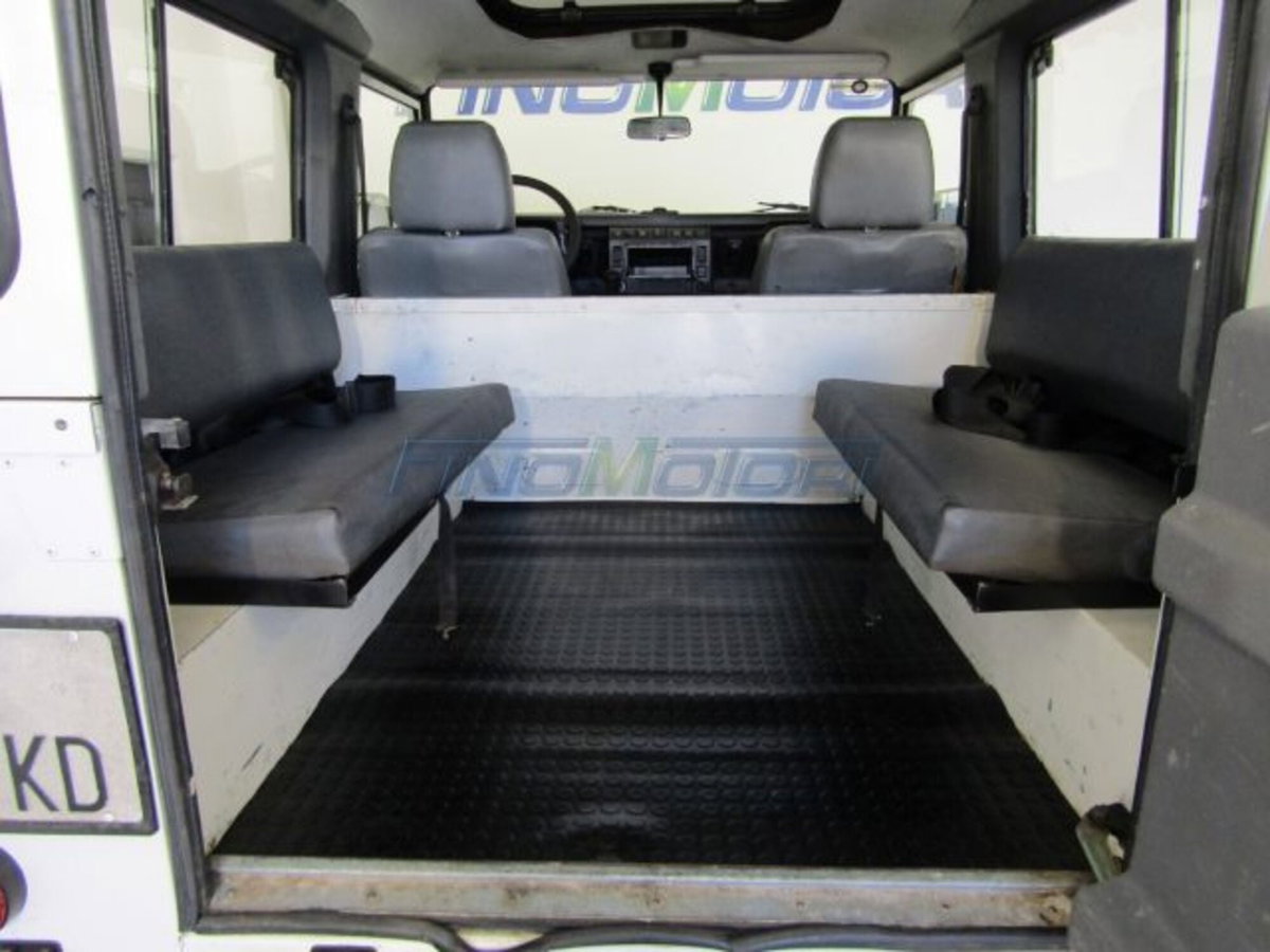 Land Rover Defender 90 2.5 Td5 Soft-Top (9)