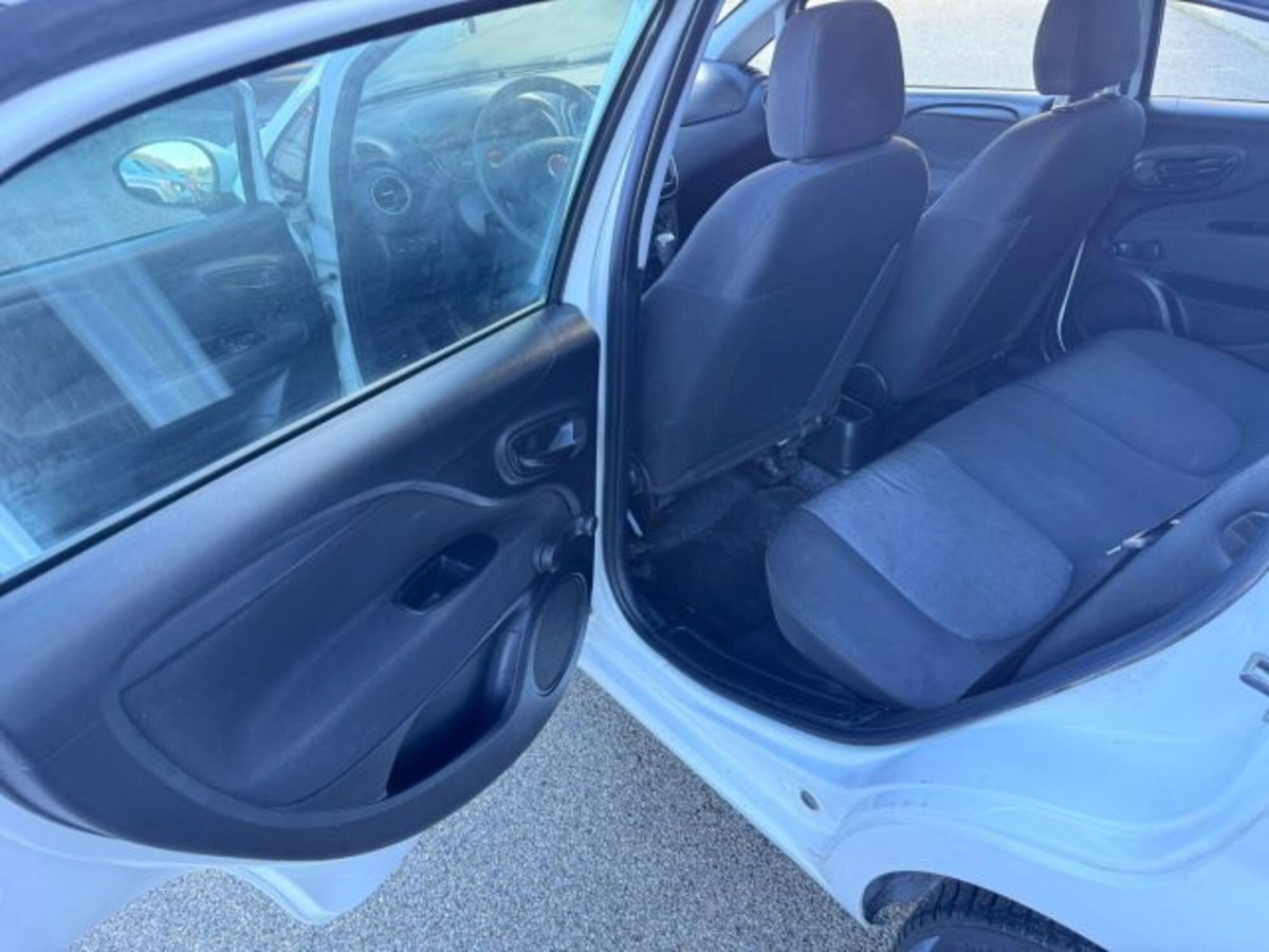 Fiat Punto 1.3 MJT 95CV S&S 5 porte Van Easy 4 posti (16)