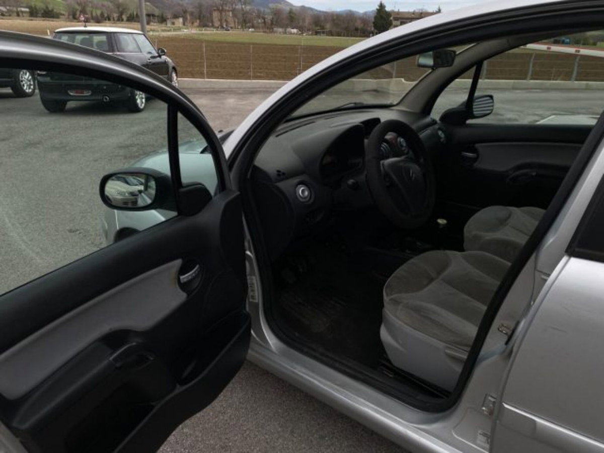 Citroen C3 1.4 HDi 70CV Elegance (10)