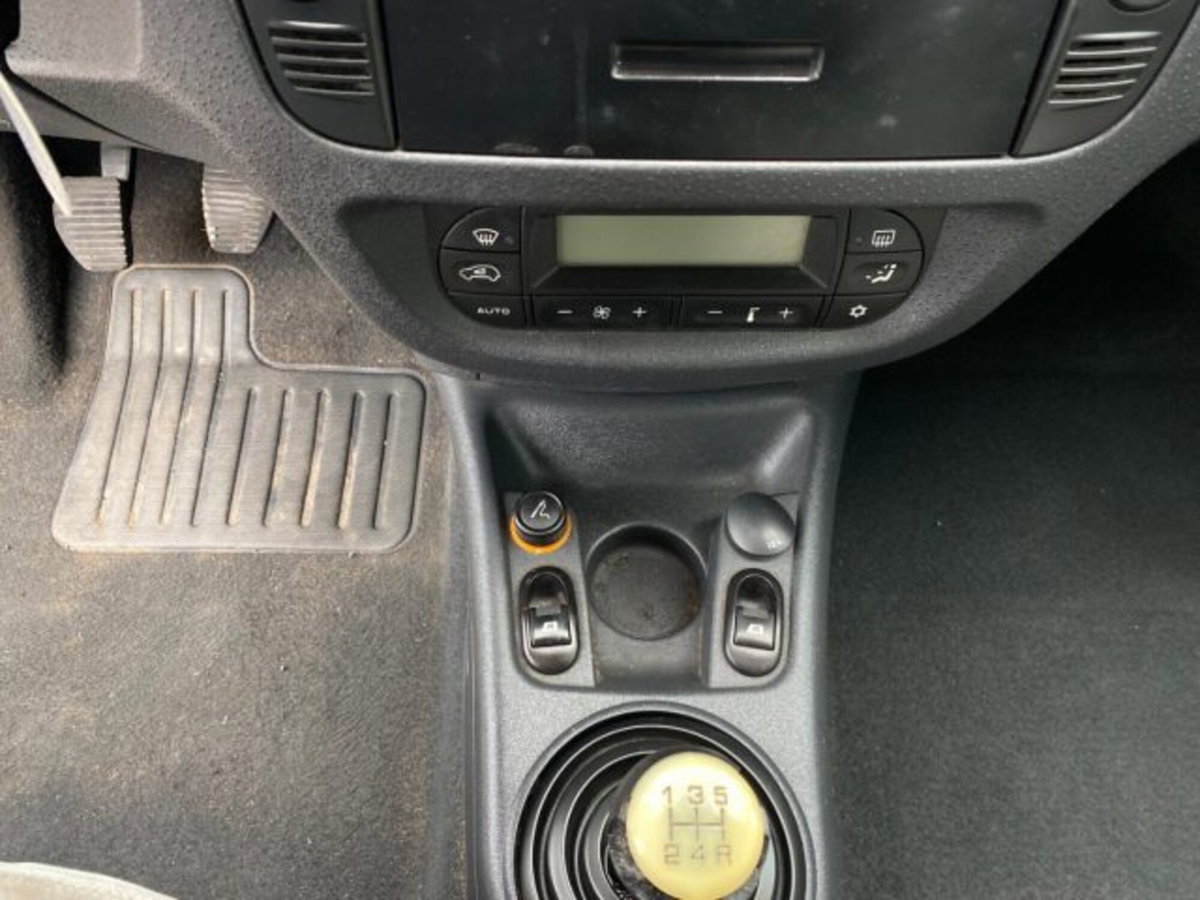 Citroen C3 1.4 HDi 70CV Elegance (13)