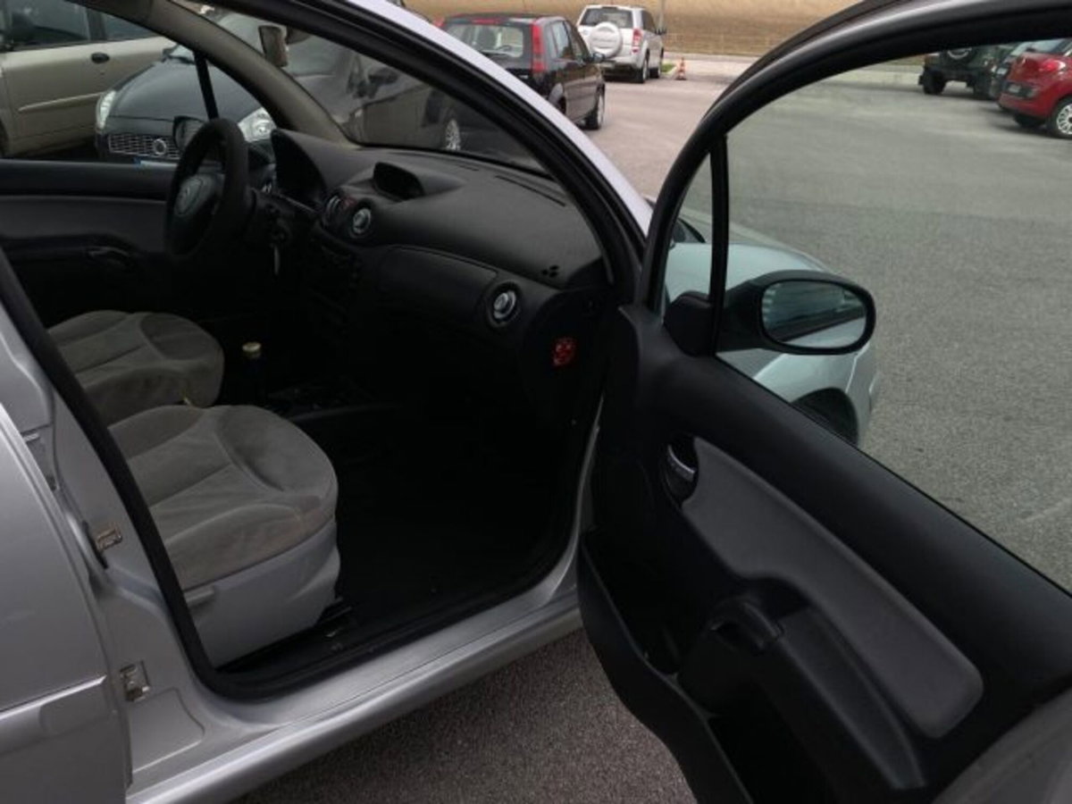 Citroen C3 1.4 HDi 70CV Elegance (15)