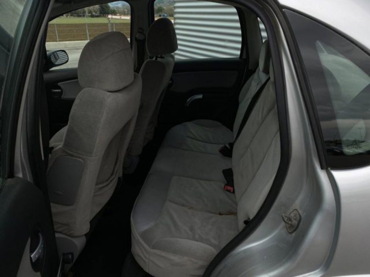 Citroen C3 1.4 HDi 70CV Elegance (16)