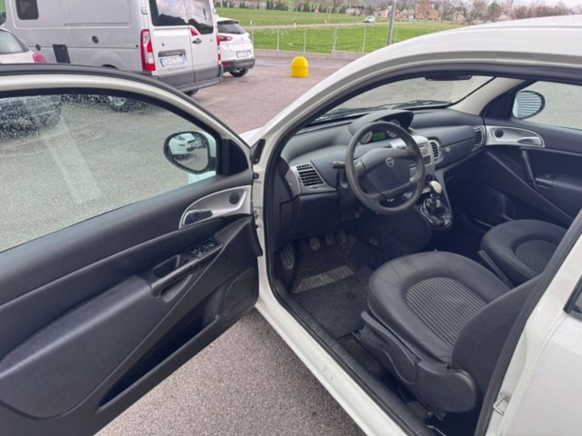 Lancia Ypsilon 1.2 (14)
