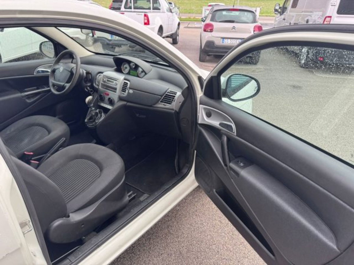 Lancia Ypsilon 1.2 (15)