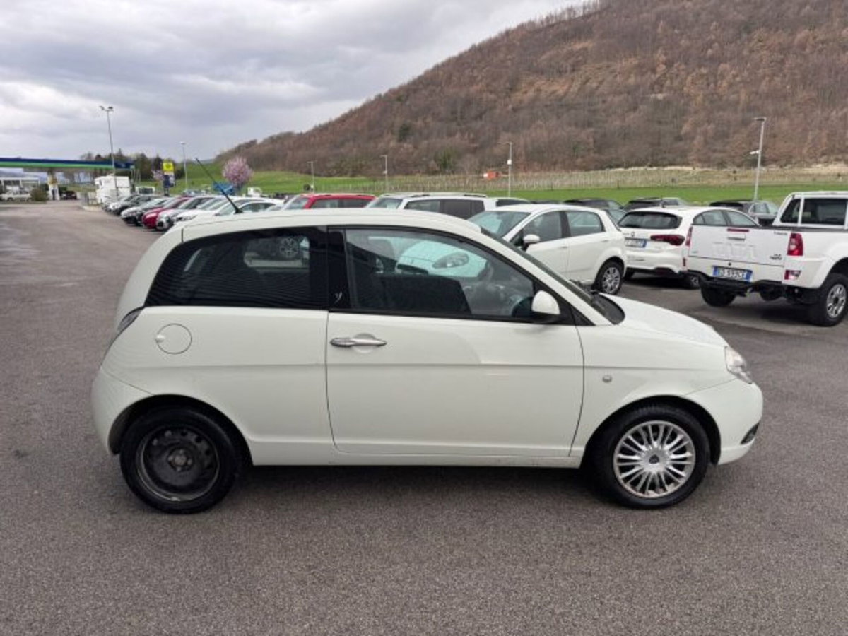 Lancia Ypsilon 1.2 (4)