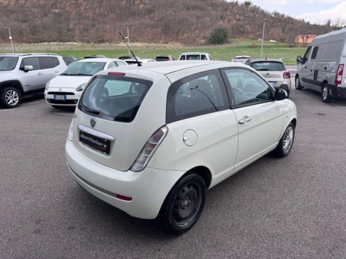 Lancia Ypsilon 1.2 (5)