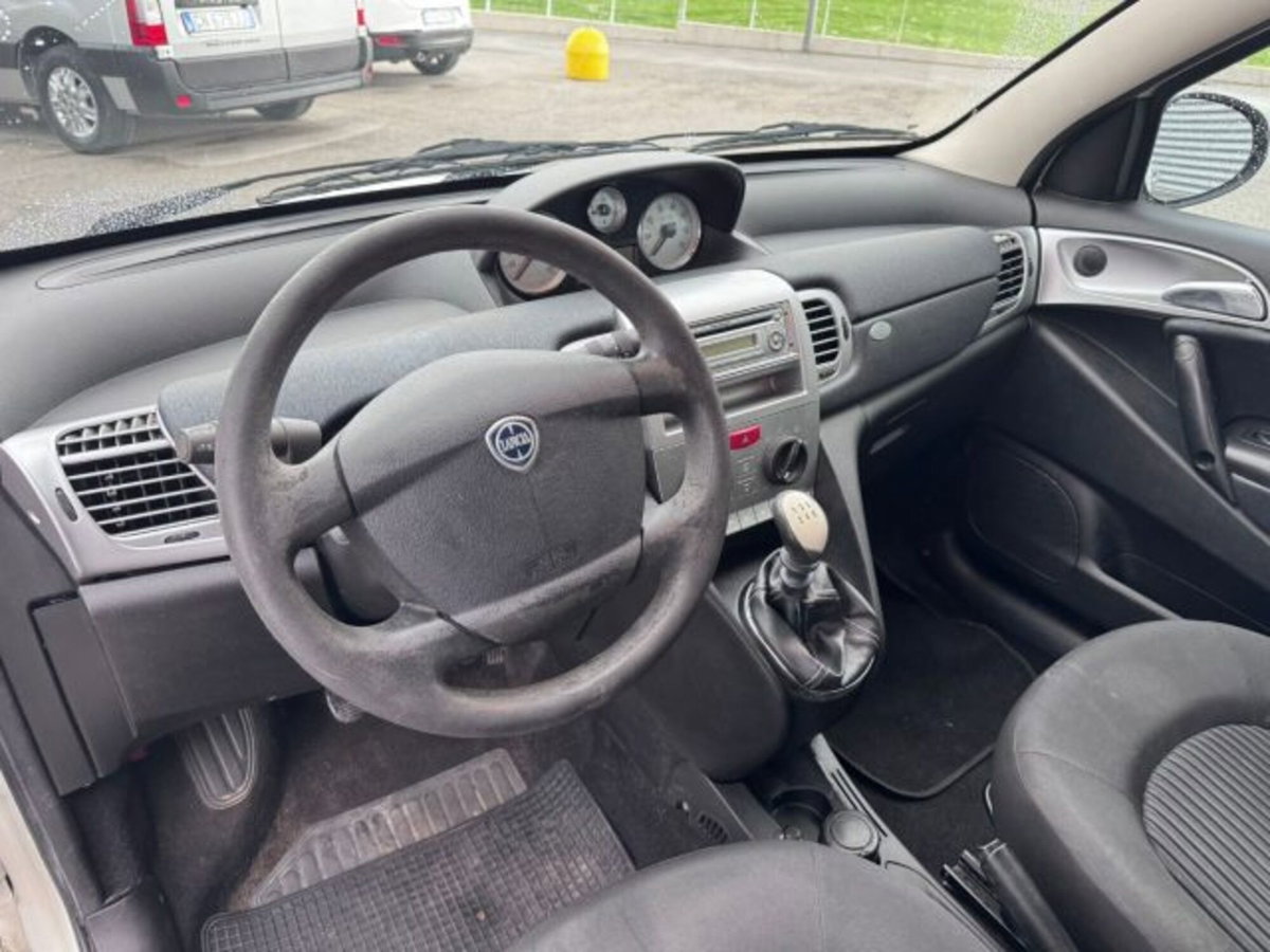 Lancia Ypsilon 1.2 (9)