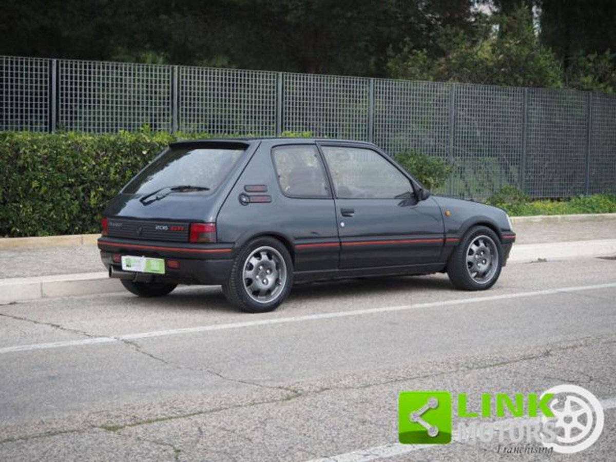 Peugeot 205 3 porte GTI (2)