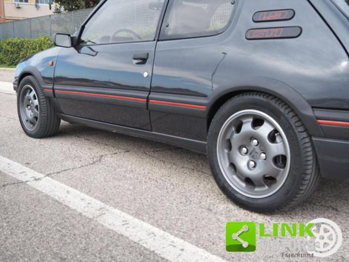 Peugeot 205 3 porte GTI (9)