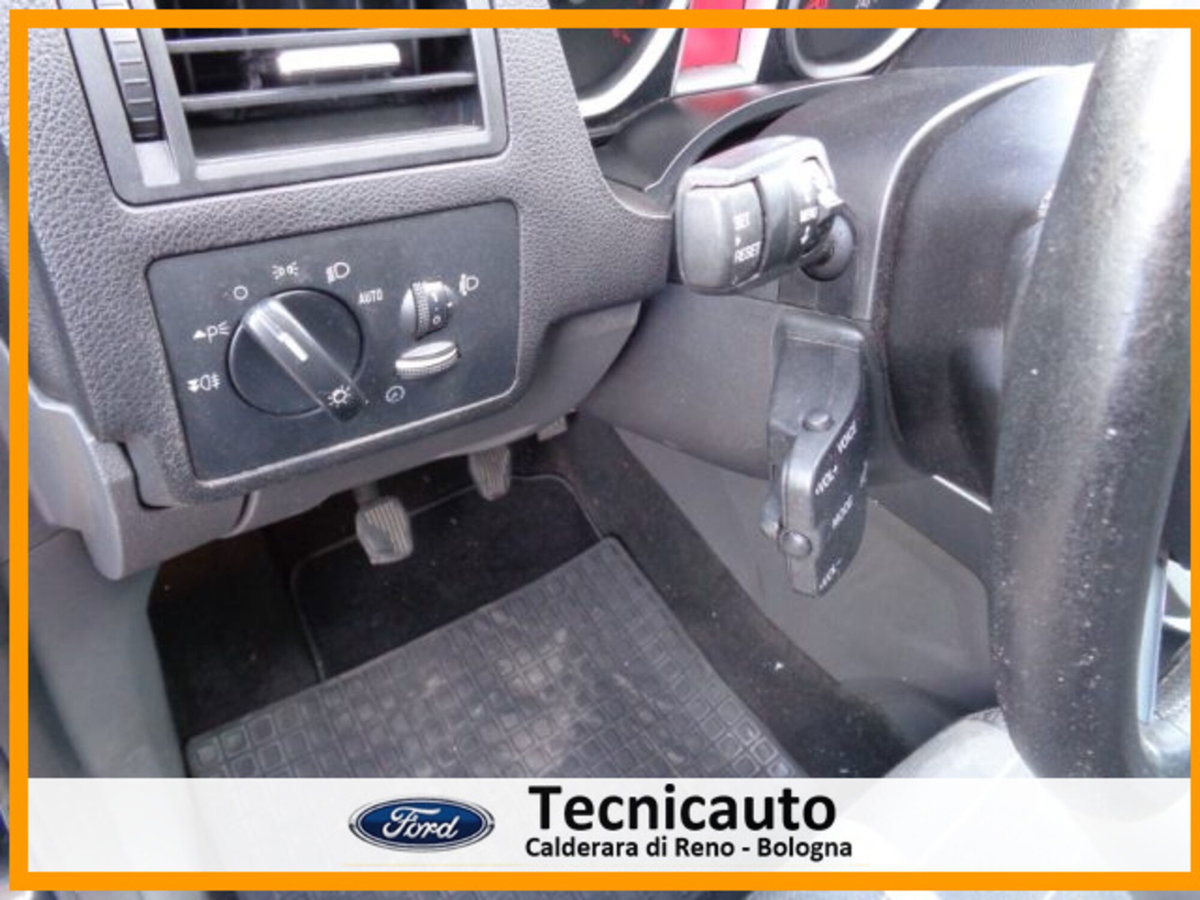 Ford Kuga 2.0 TDCi 136 CV 4WD Titanium DPF (19)