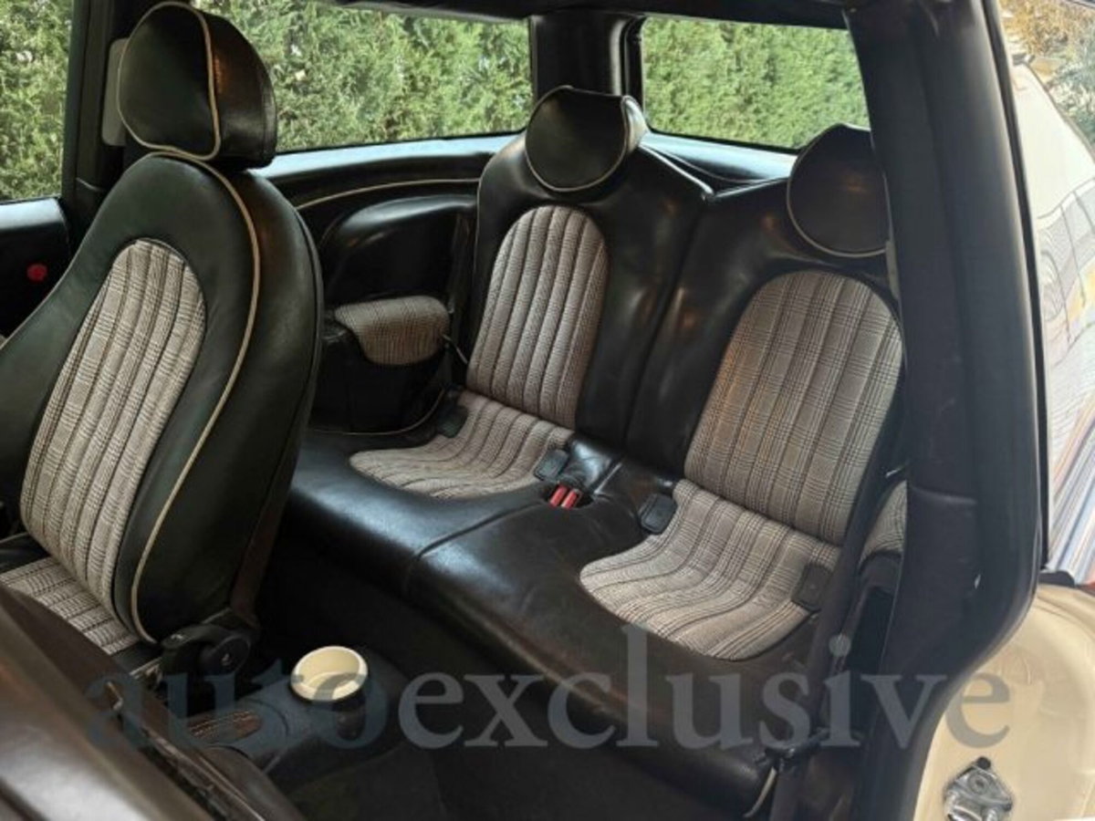 MINI Mini 1.6 16V Cooper (14)