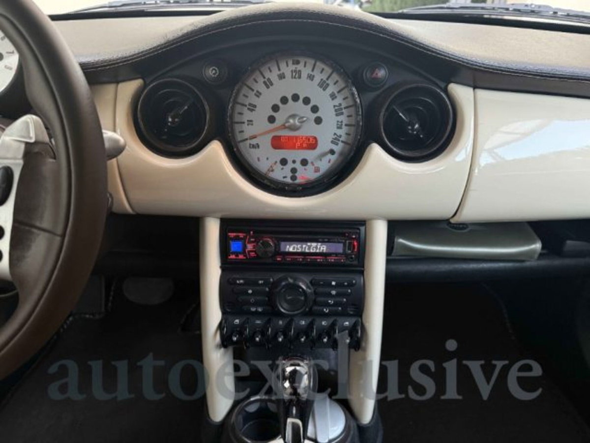 MINI Mini 1.6 16V Cooper (17)